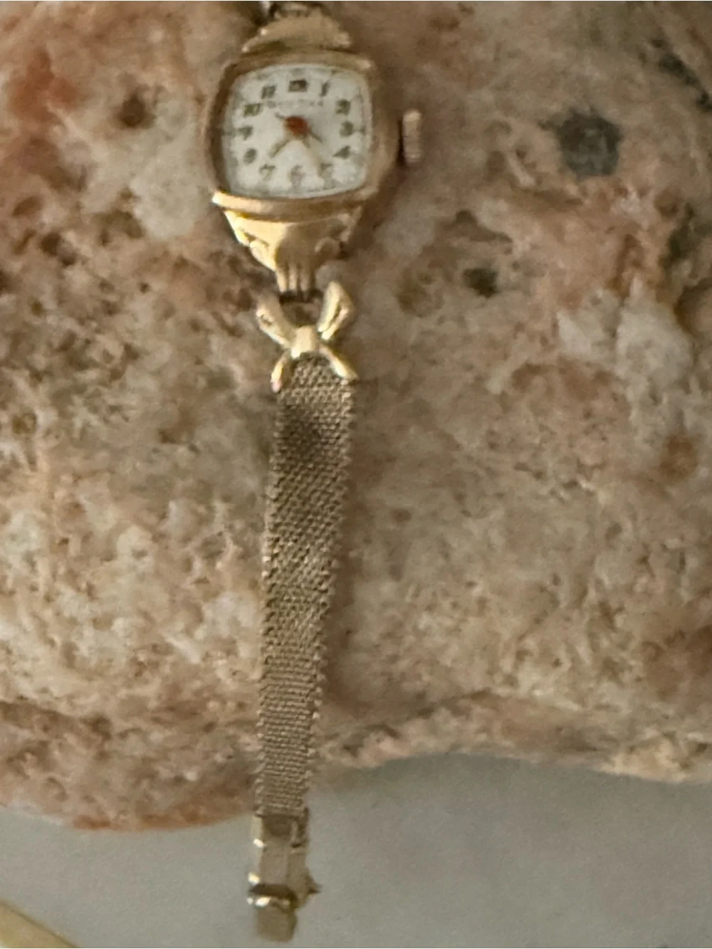VINTAGE 1ok plate Bulova Gold-Tone Mesh Bracelet Ladies Watch